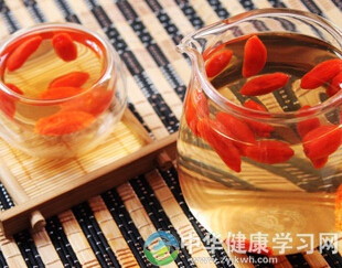 枸杞子泡水喝的功效