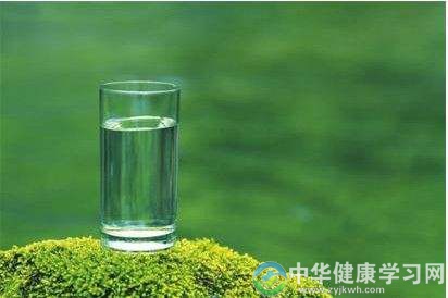 喝水养生健体的八个方法 