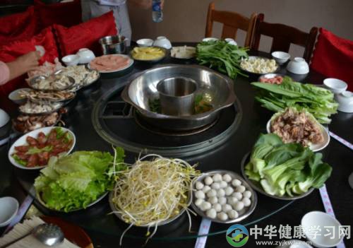 健康杀手:晚上总是习惯吃的晚吃的多