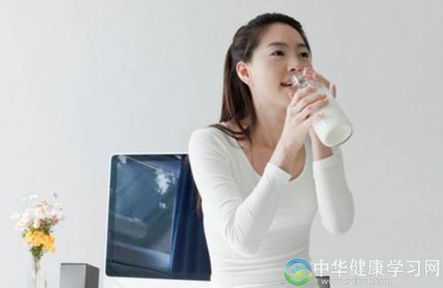 养生不能空腹喝乳品吗?对肠胃有何影响?