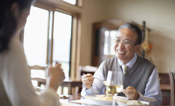 老年人养生饮食并不难 记住这几点就行了!