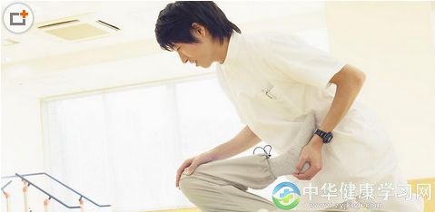不良习惯引女性腰椎病高发 单肩大包压垮女人腰