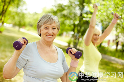 健康大百科：外出锻炼扭伤脚踝不要怕，一个方法让你减缓伤痛！