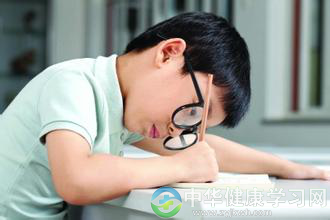 最新研究:这3种水果是近视眼的天敌,孩子眼睛近视可以多吃它们